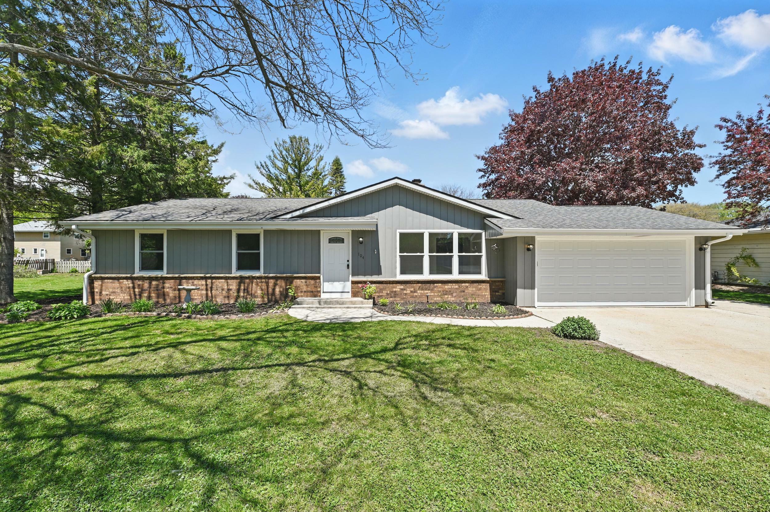 Property Photo: 104 W Fransee Ln WI 53080