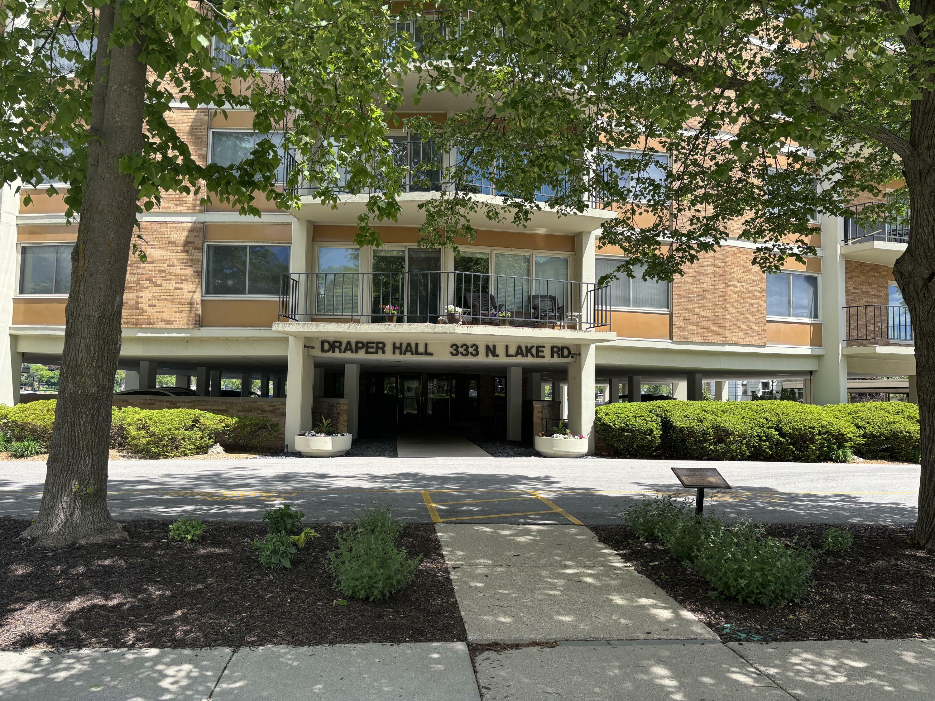 Property Photo: 333 N Lake Rd 406 WI 53066