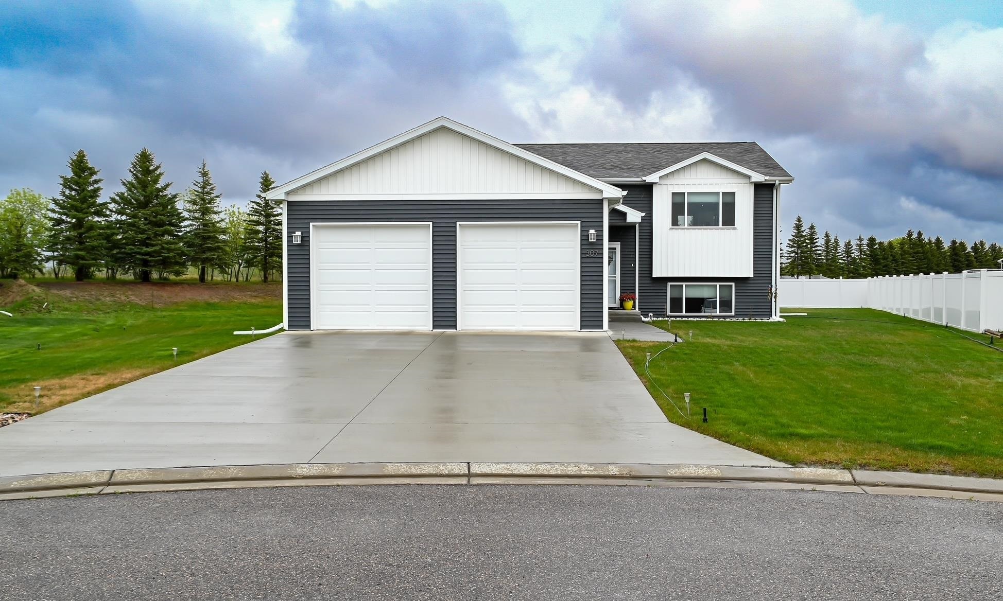 Property Photo:  307 7th Ave SW  ND 58785 