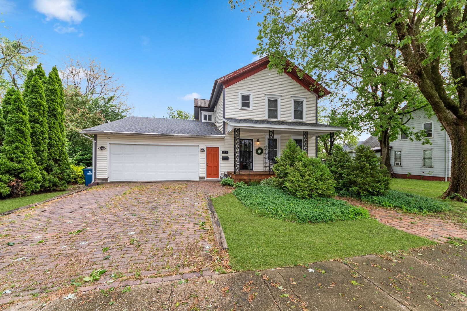 Property Photo: 715 Locust Street IL 61760
