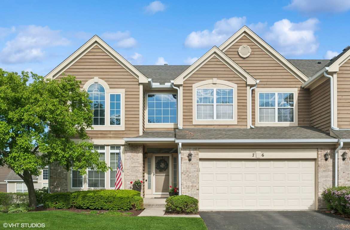 Property Photo: 76 Wellesley Circle IL 60062