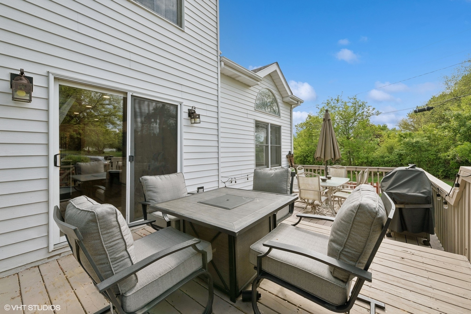 Property Photo: 1001 Grant Place IL 60084