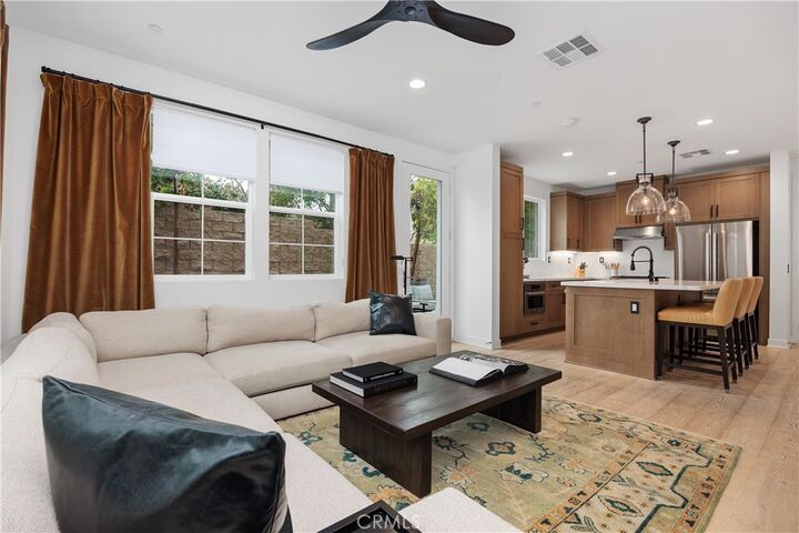 Property Photo:  1146 East Cove Place  CA 92024 