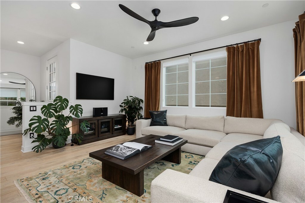Property Photo: 1146 East Cove Place CA 92024