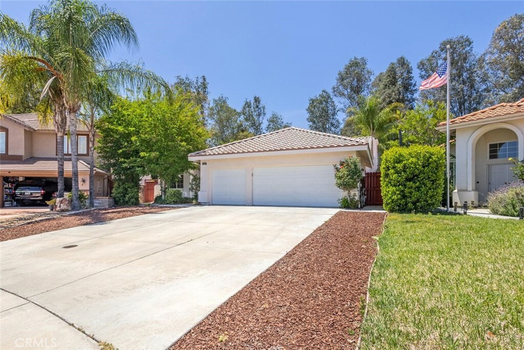 Property Photo:  24563 Calle Perla  CA 92562 