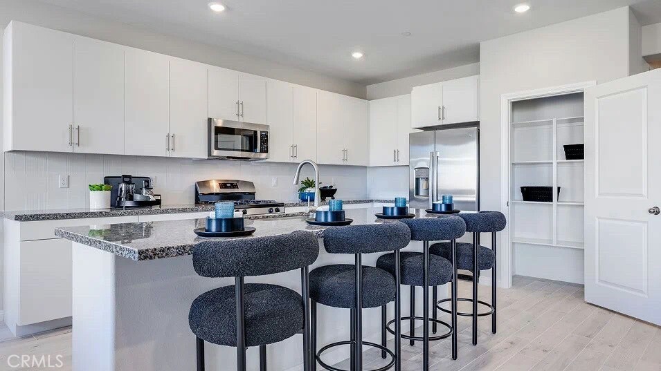 Property Photo:  65175 Avenida De Nuves  CA 92240 