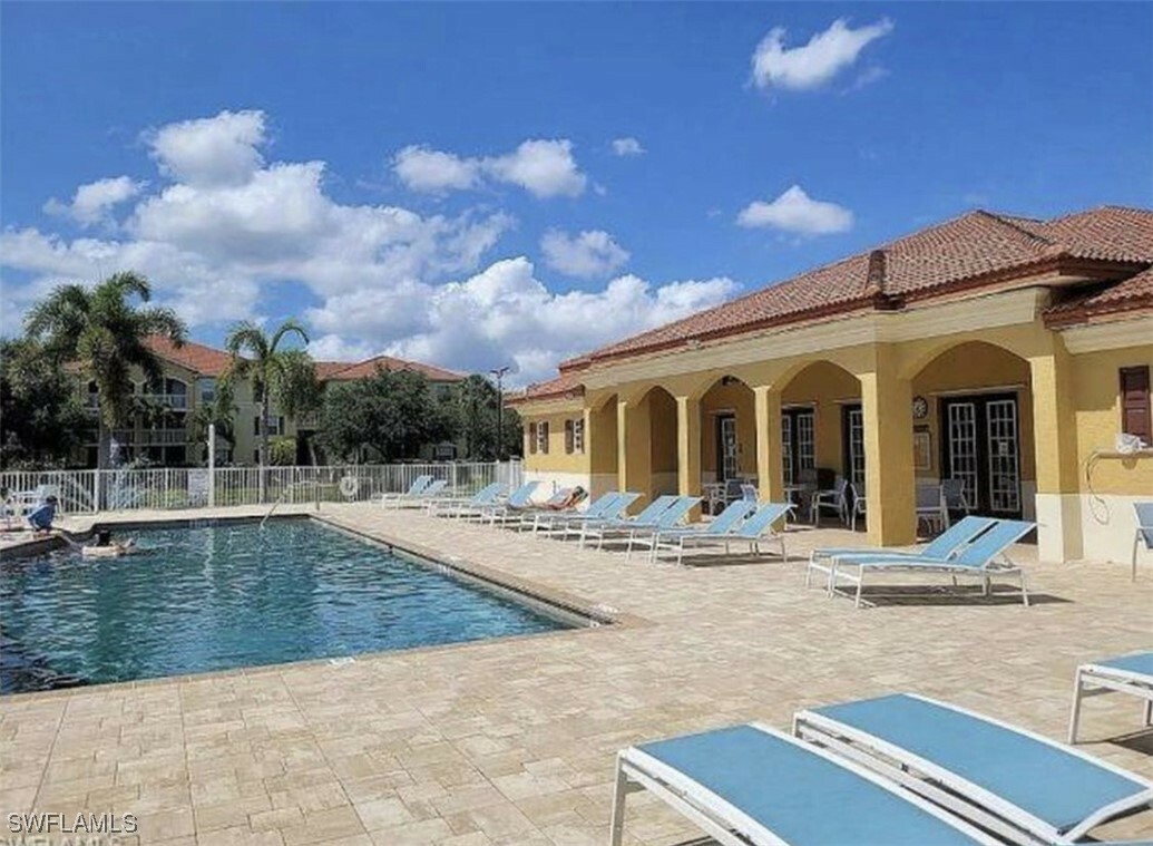 Property Photo: 4135 Residence Drive Drive 618 FL 33901
