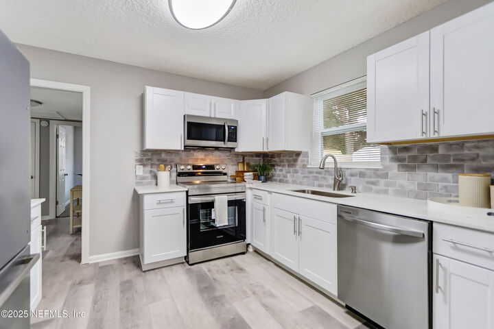 Property Photo: 5916 Redberry Lane FL 32211