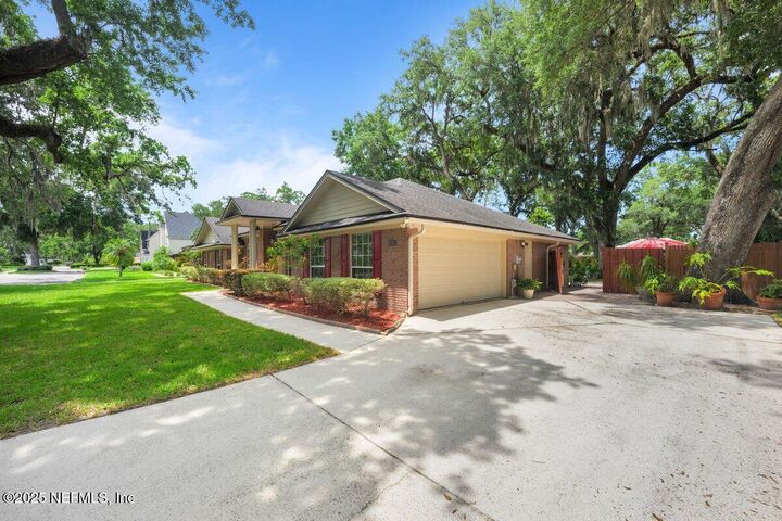 Property Photo: 2589 Scott Mill Drive S FL 32223