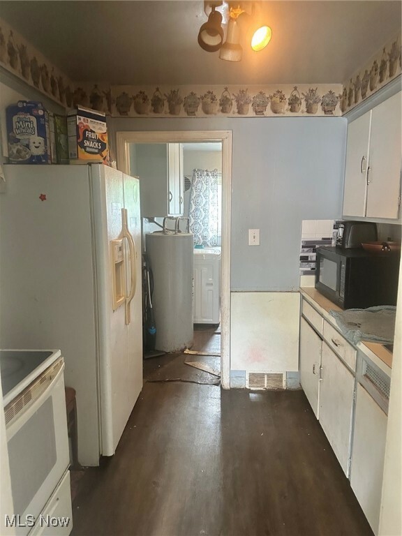 Property Photo:  850 Bank Street  OH 44077 