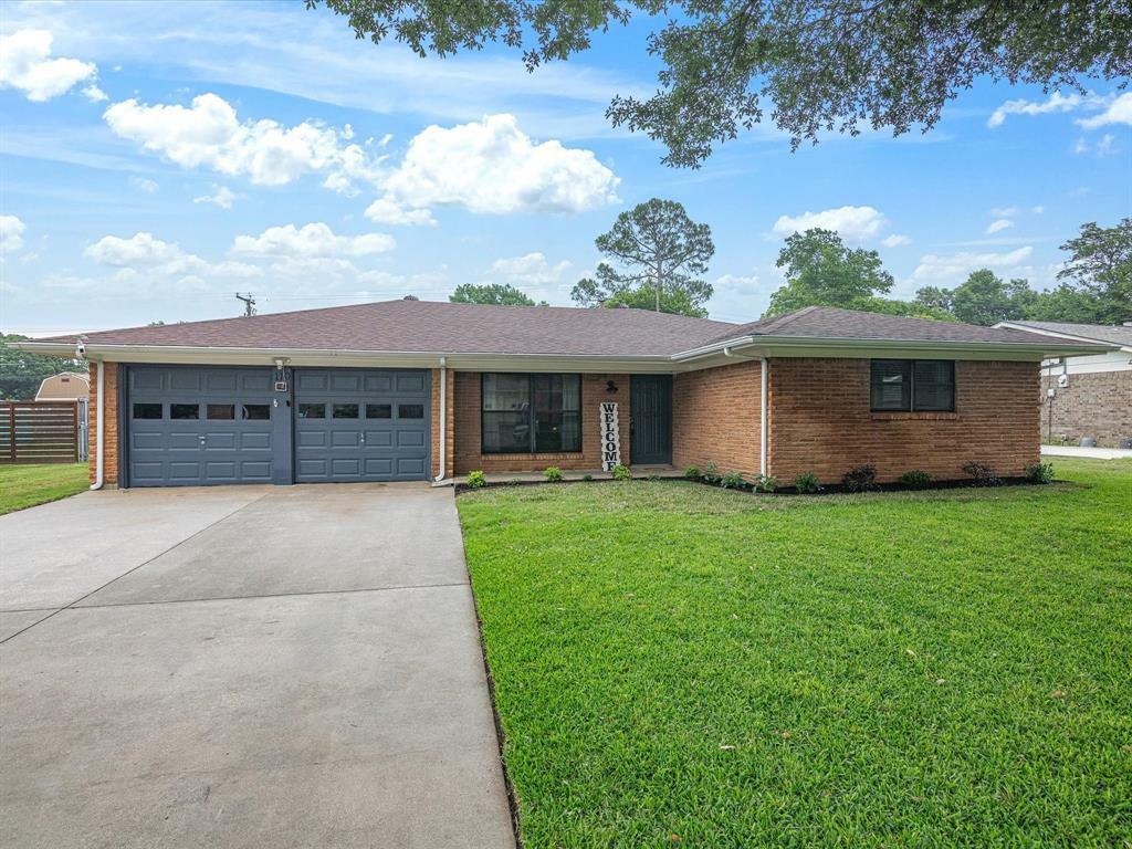 Property Photo: 110 N Willow Street TX 76063