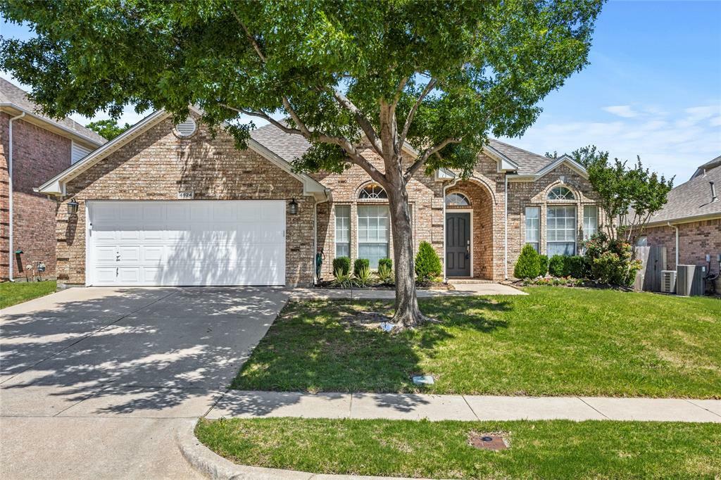 Property Photo: 4824 Carolina Trace Trail TX 76244