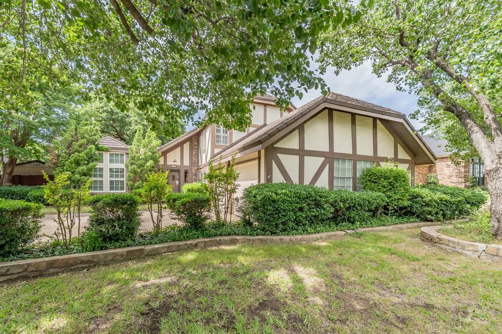 Property Photo:  305 Warbler Drive  TX 76021 