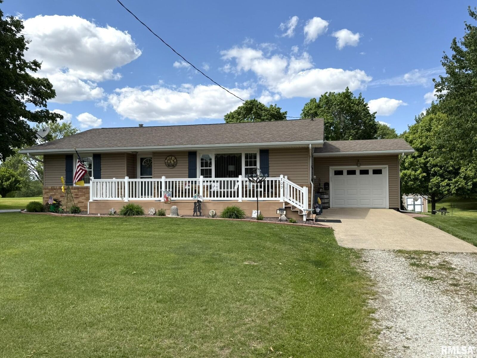 Property Photo: 709 W Monmouth Street IL 61410