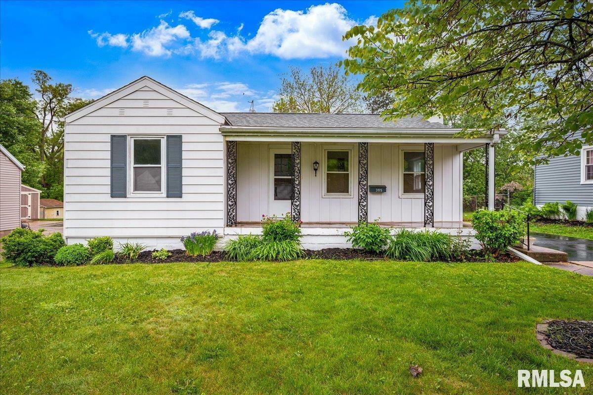 Property Photo: 305 Redbud Drive IL 61571