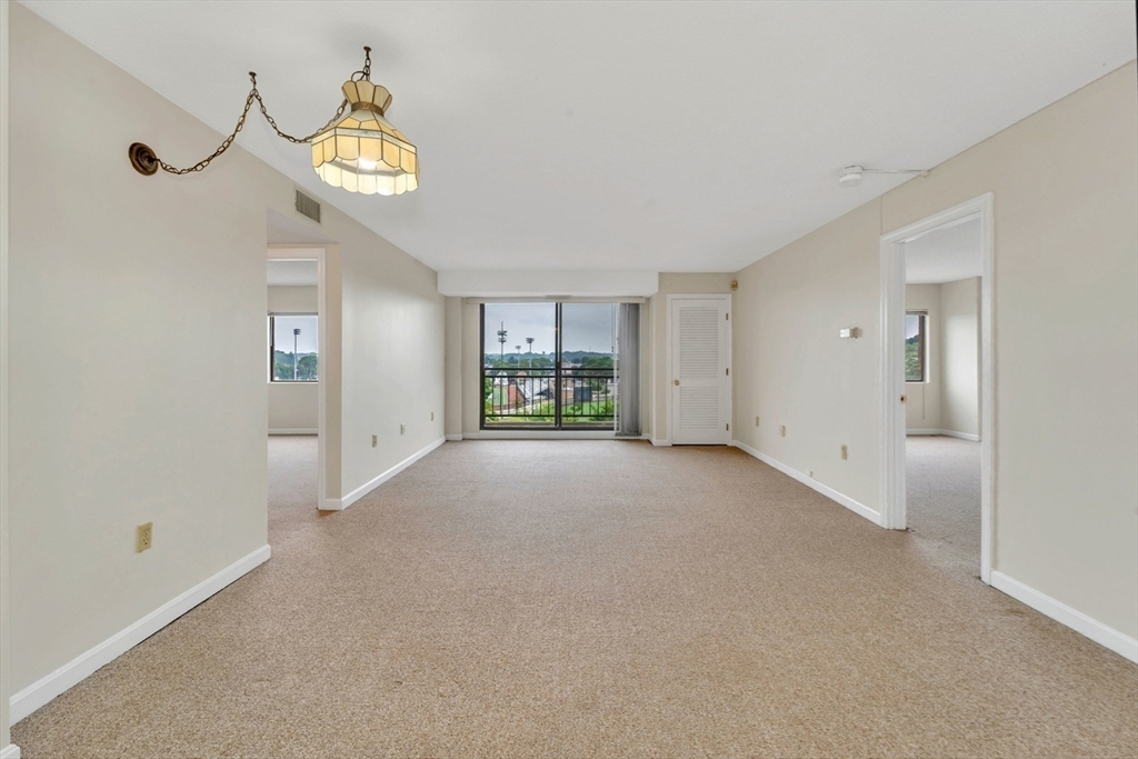 Property Photo: 200 Locust St 606 MA 01904