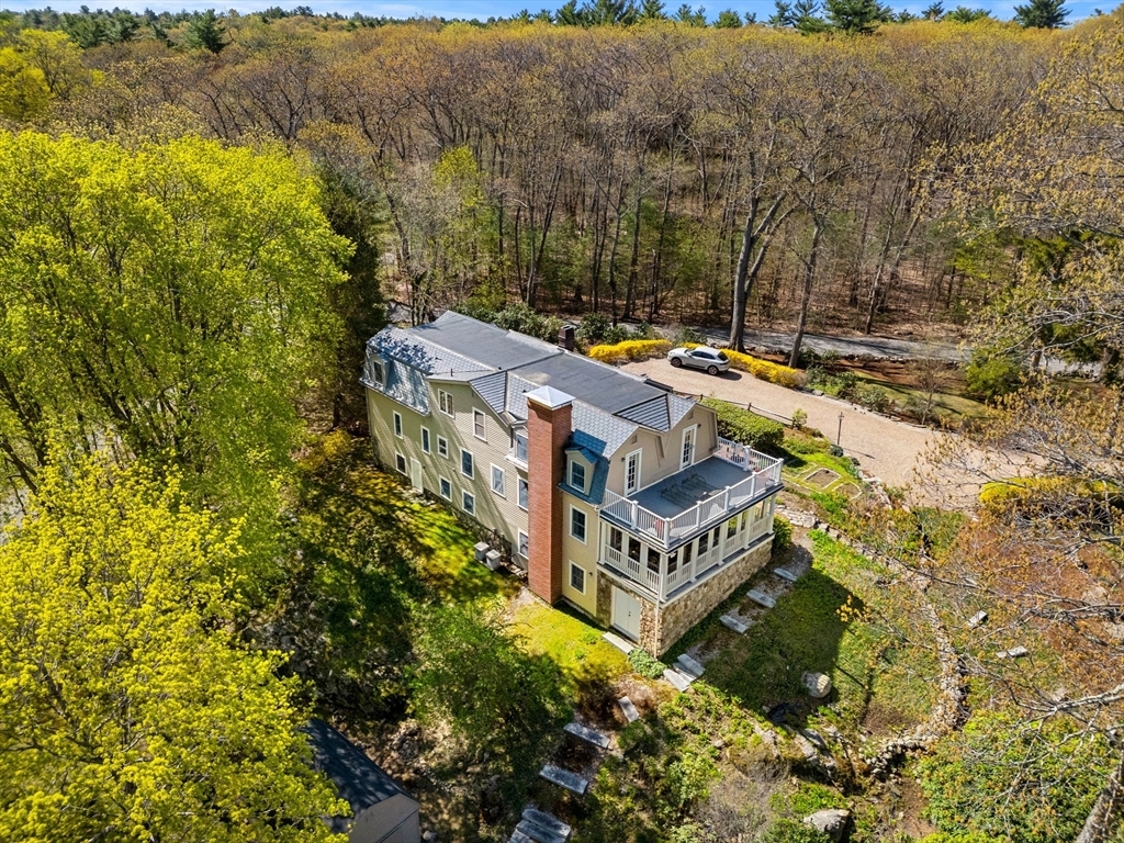 Property Photo:  8 Preston Pl  MA 01915 