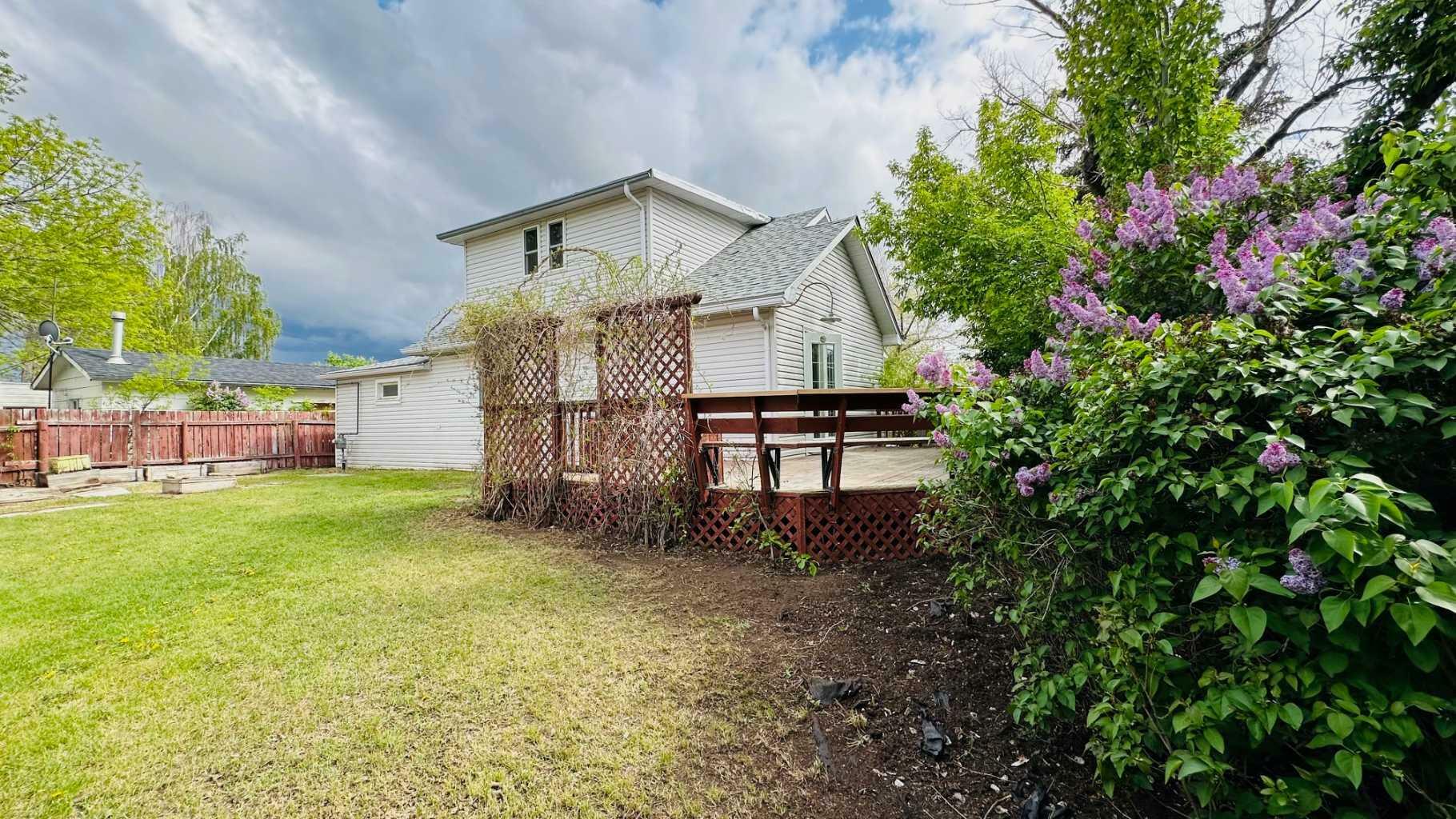 Property Photo: 1408 4 Avenue SW AB T0J 0Y2
