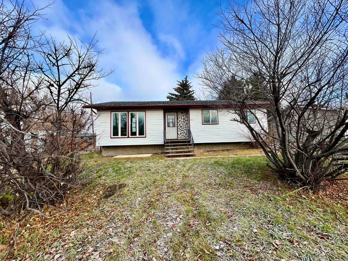 Property Photo:  1014 17 Avenue  AB T9W 1A1 