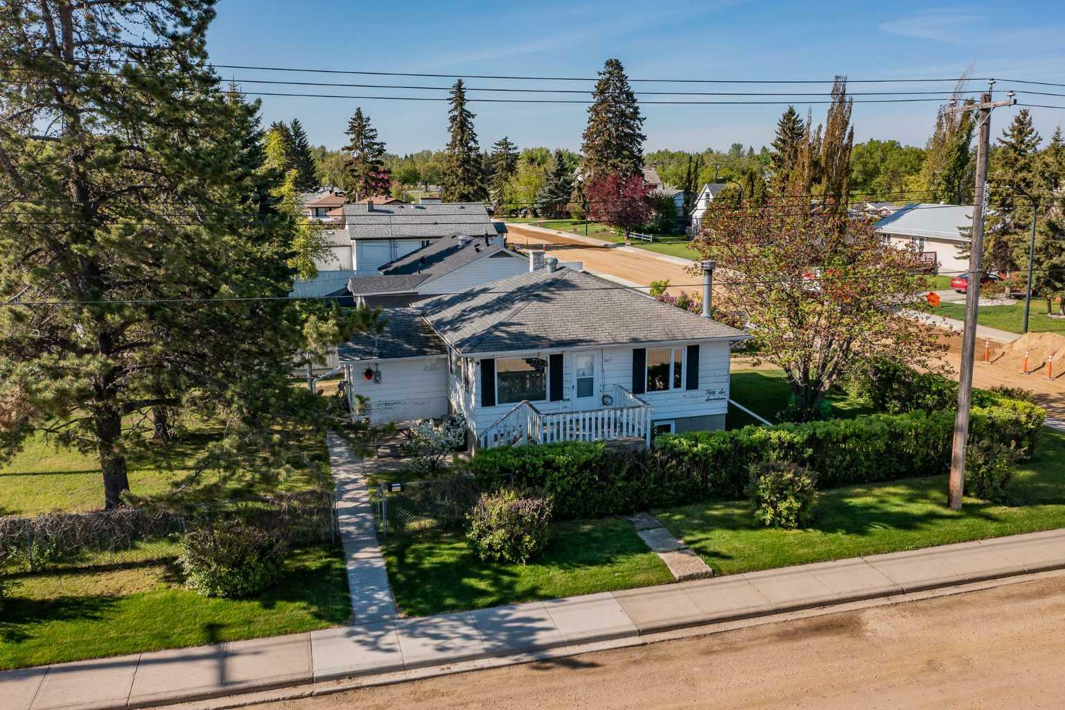Property Photo:  5617 58A Avenue  AB T4V 4V5 