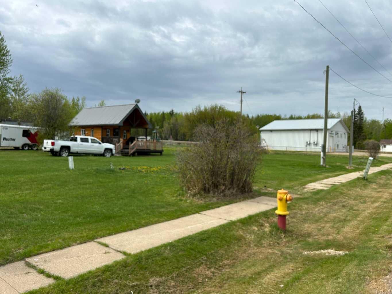 Property Photo:  16 1 Street E  AB T0G 0X0 