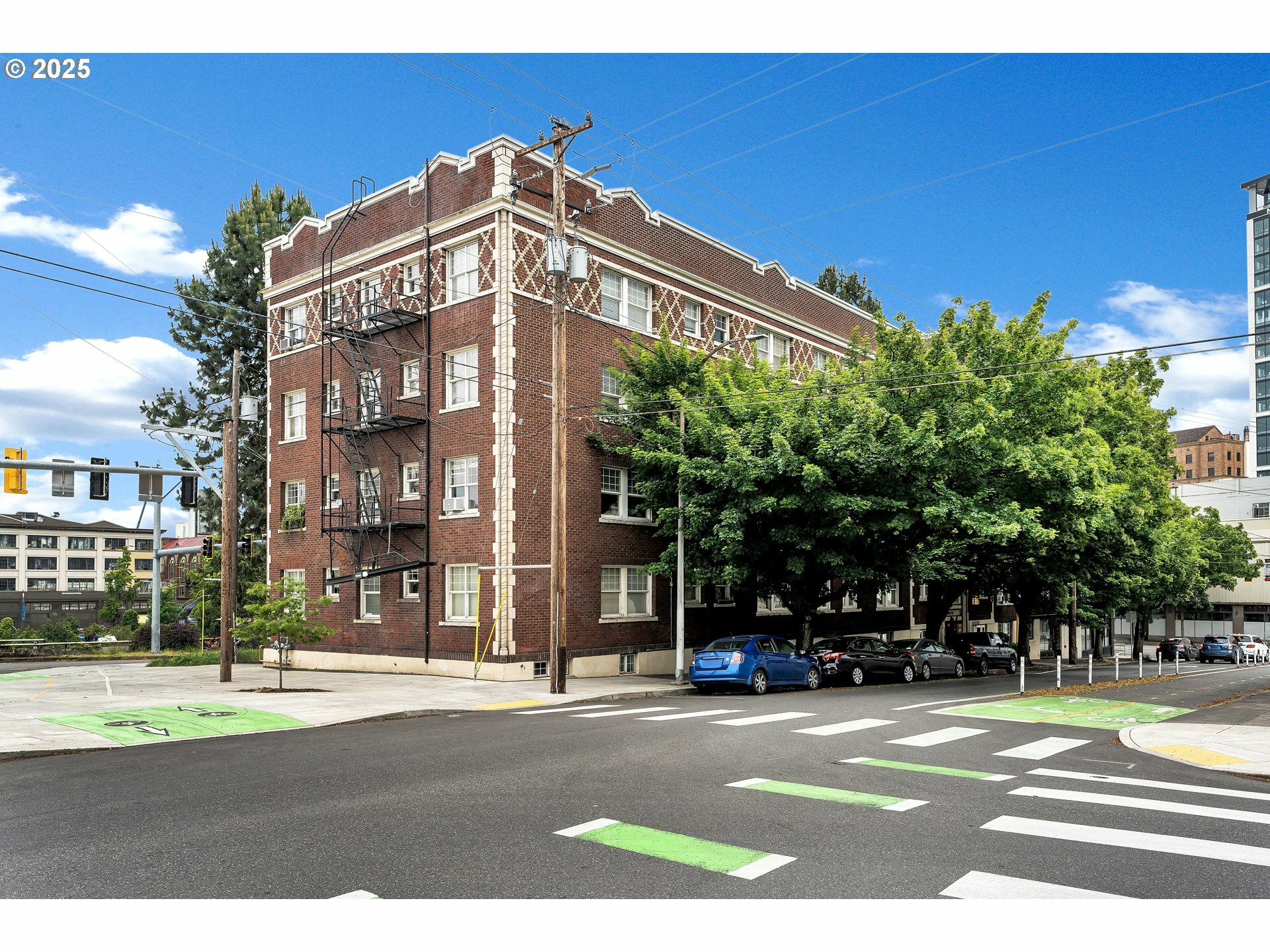 Property Photo:  20 NW 16th Ave 4  OR 97209 