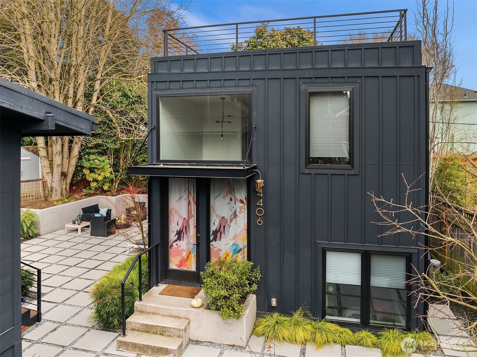 Property Photo: 4406 Thackeray Place NE B WA 98105