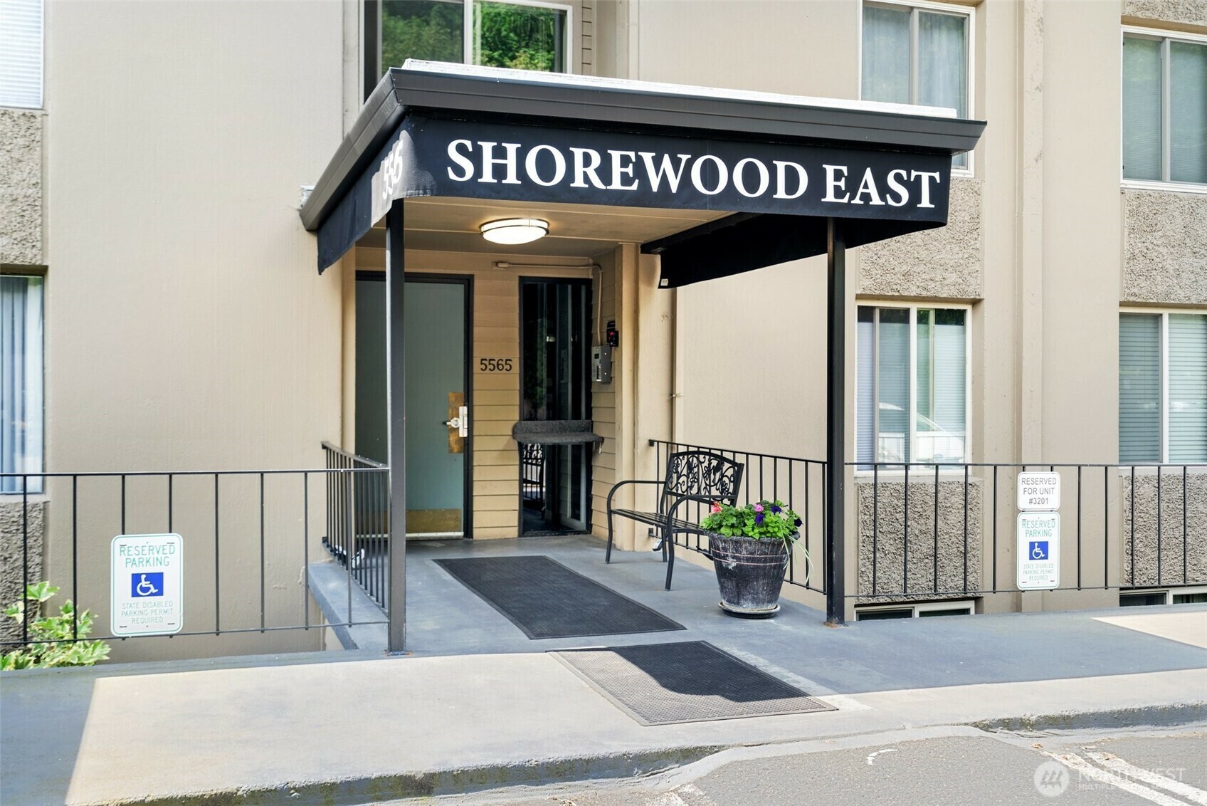 Property Photo: 5565 E Evergreen Boulevard 3104 WA 98661