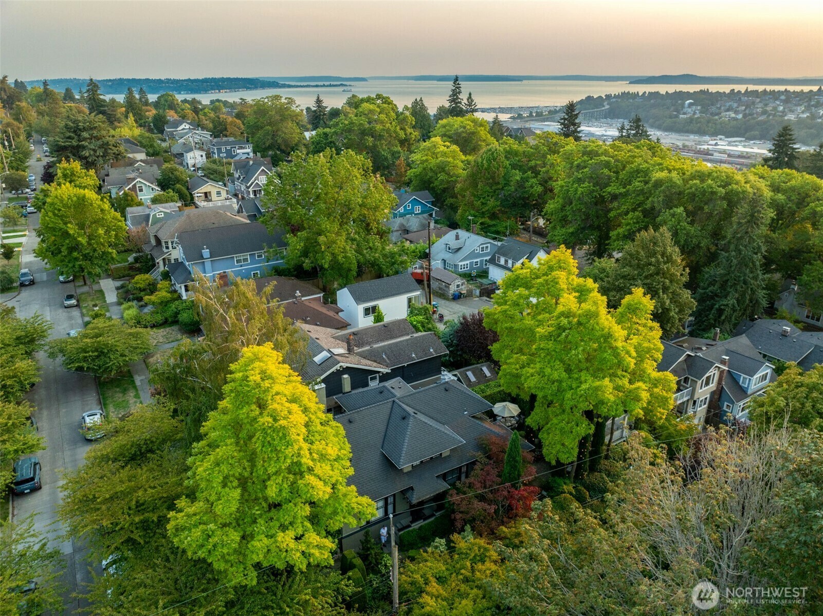Property Photo: 903 W Newell Street WA 98119