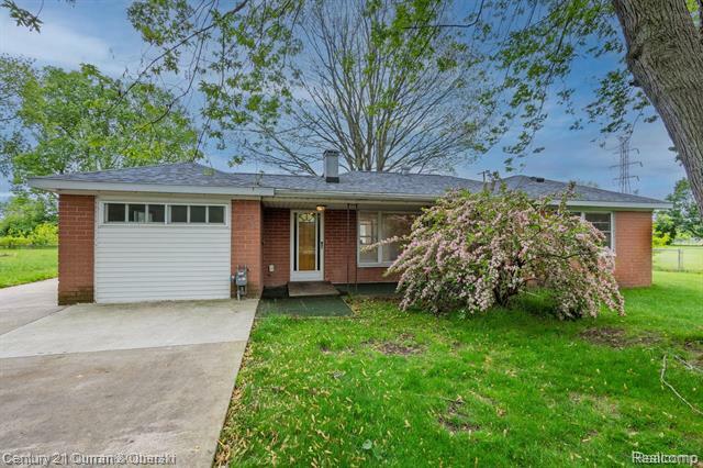 Property Photo: 2548 Hearthside Drive MI 48198