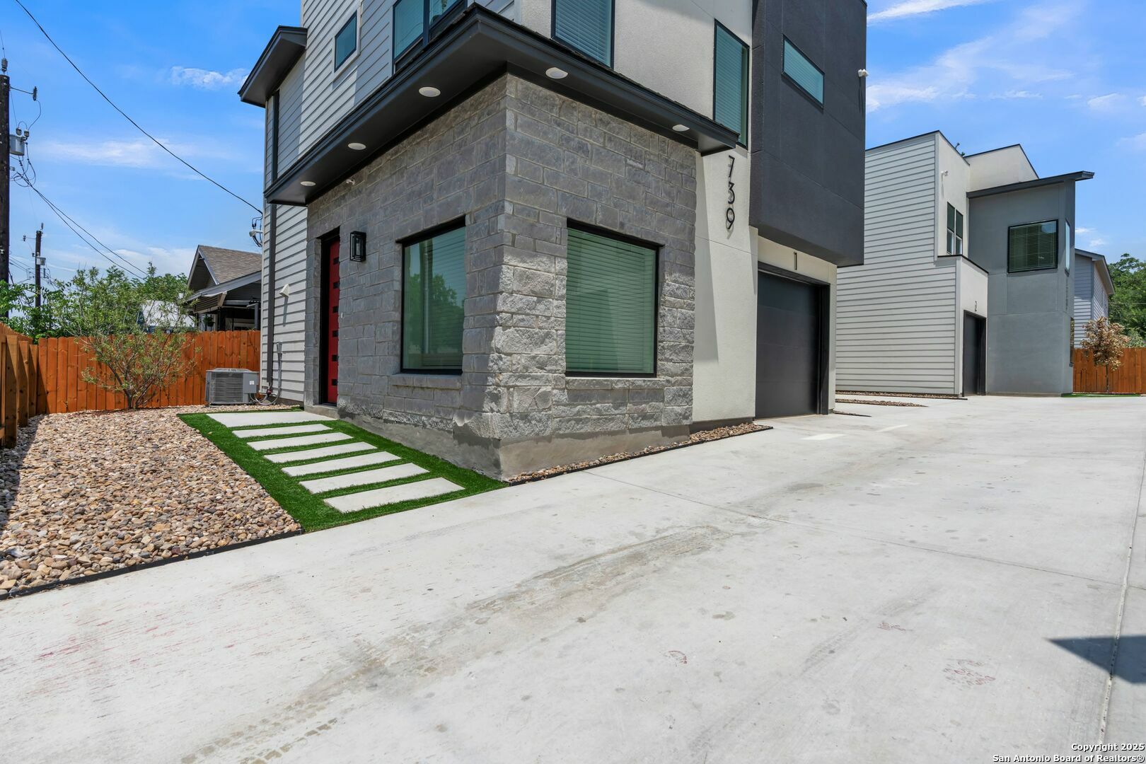 Property Photo: 739 Cuney Way 1 TX 78210
