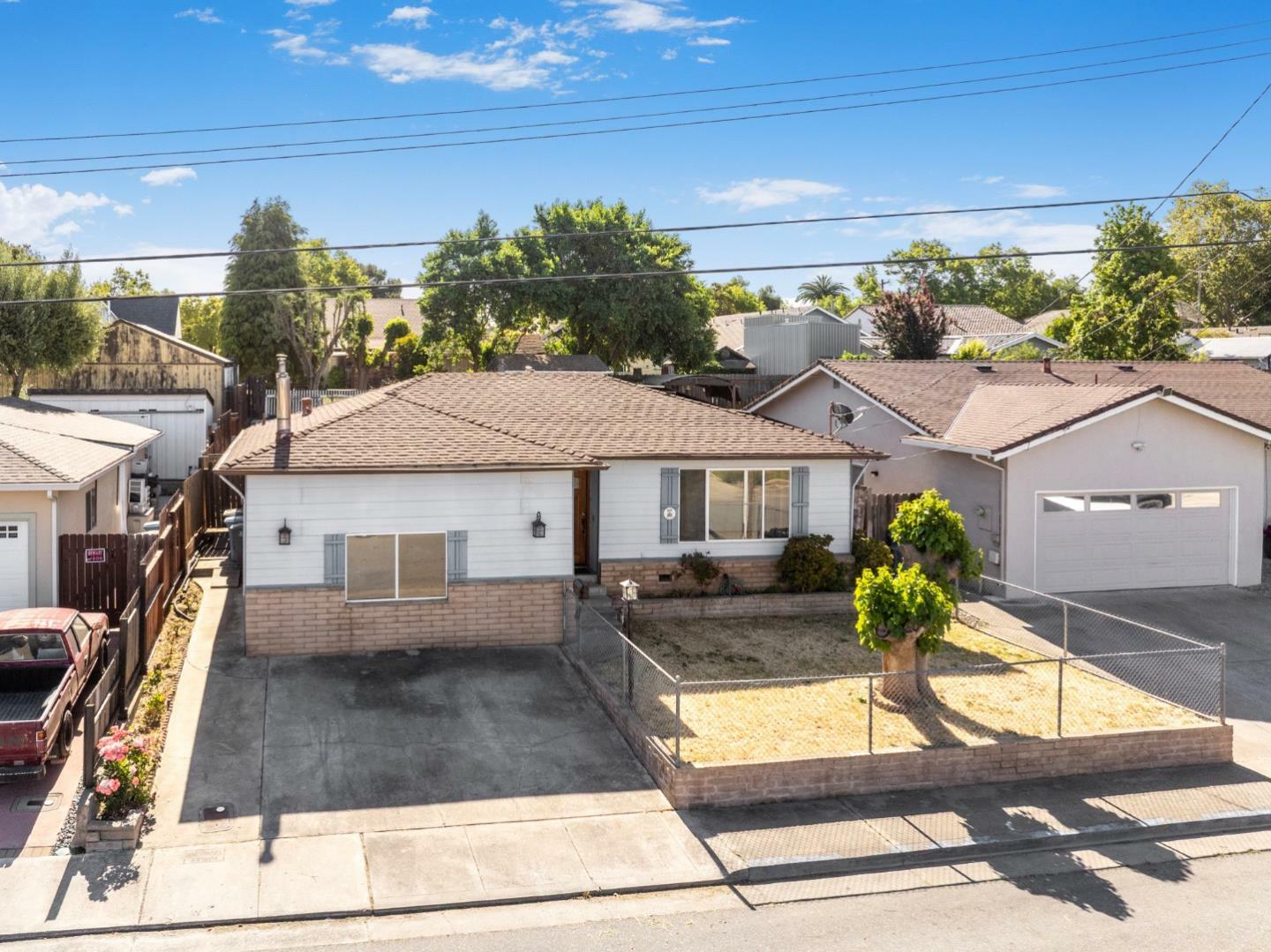 921 Suiter Street  Hollister CA 95023 photo