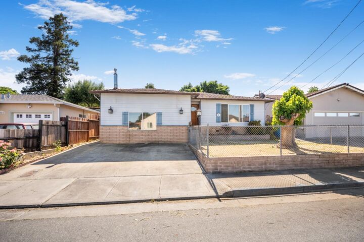 921 Suiter Street  Hollister CA 95023 photo