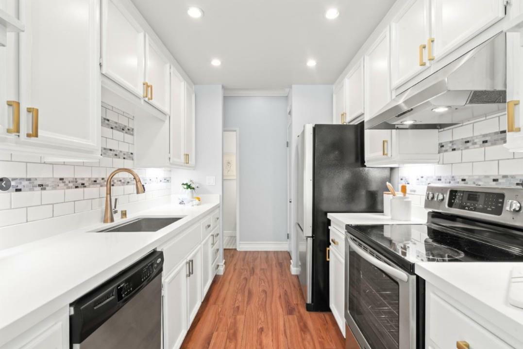 Property Photo: 2243 Armada Way CA 94404