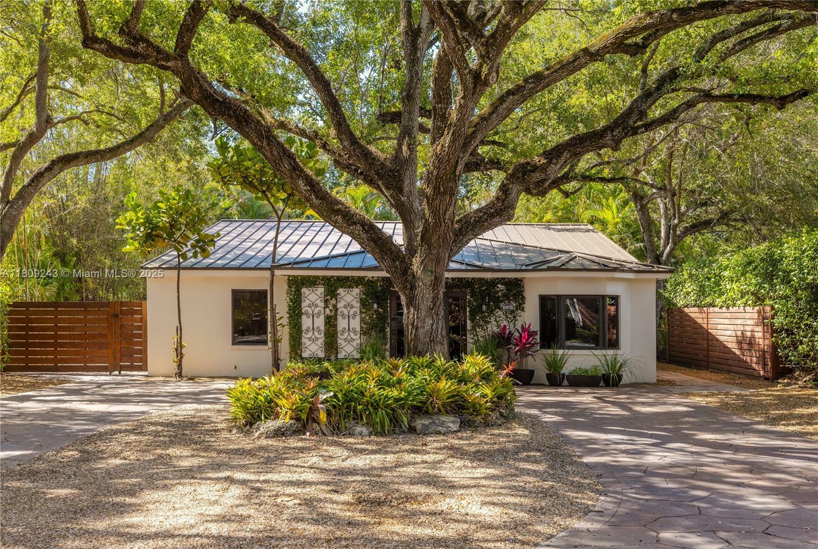 Property Photo: 6870 SW 77th Ter FL 33143