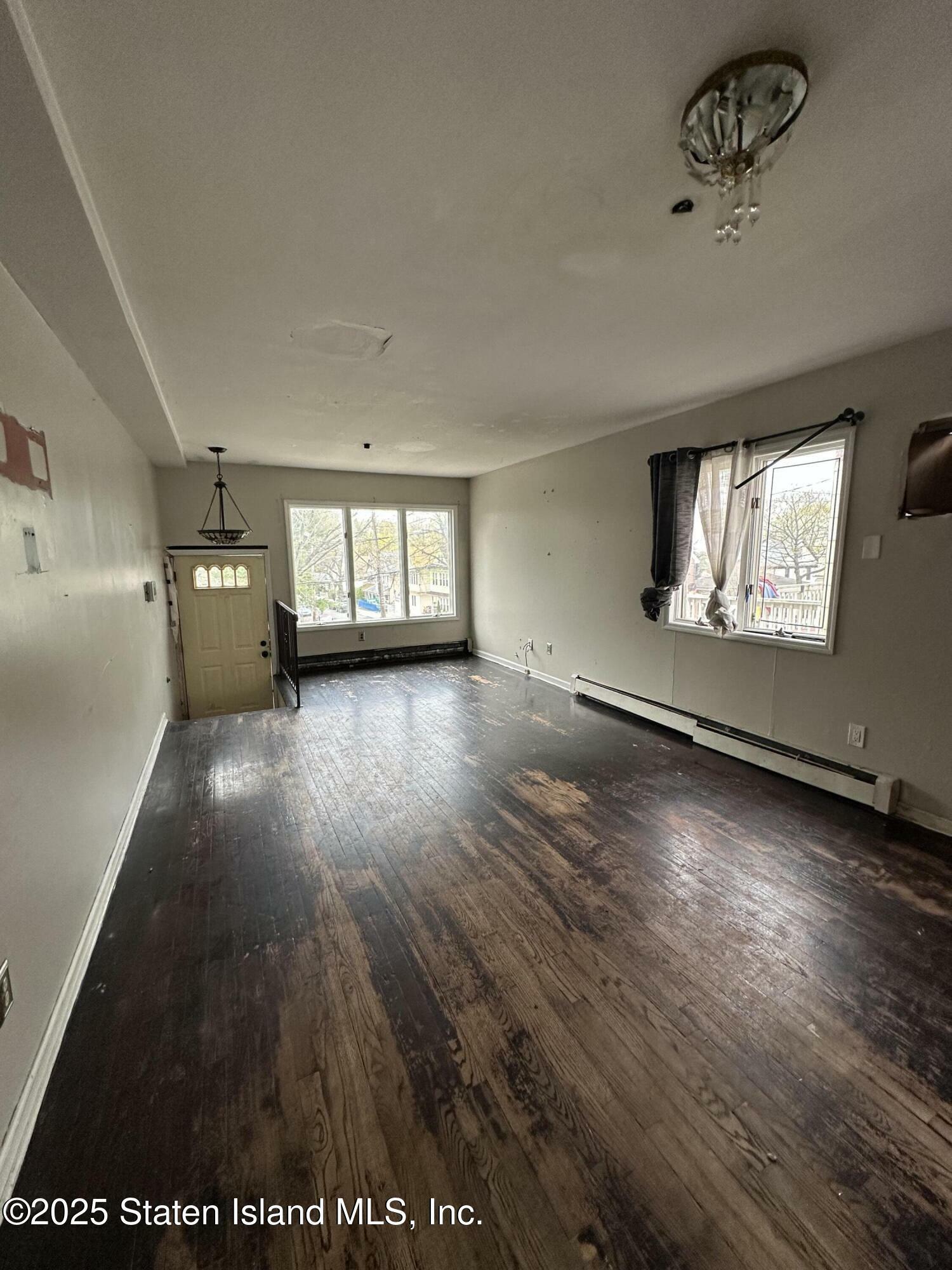 Property Photo:  22 Pommer Avenue  NY 10304 