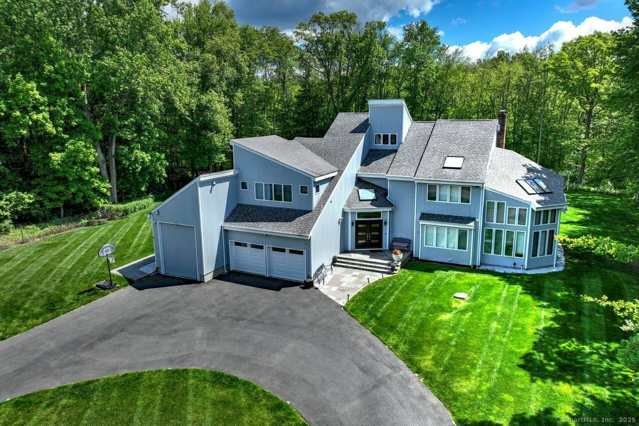Property Photo: 55 Hampton Close CT 06477