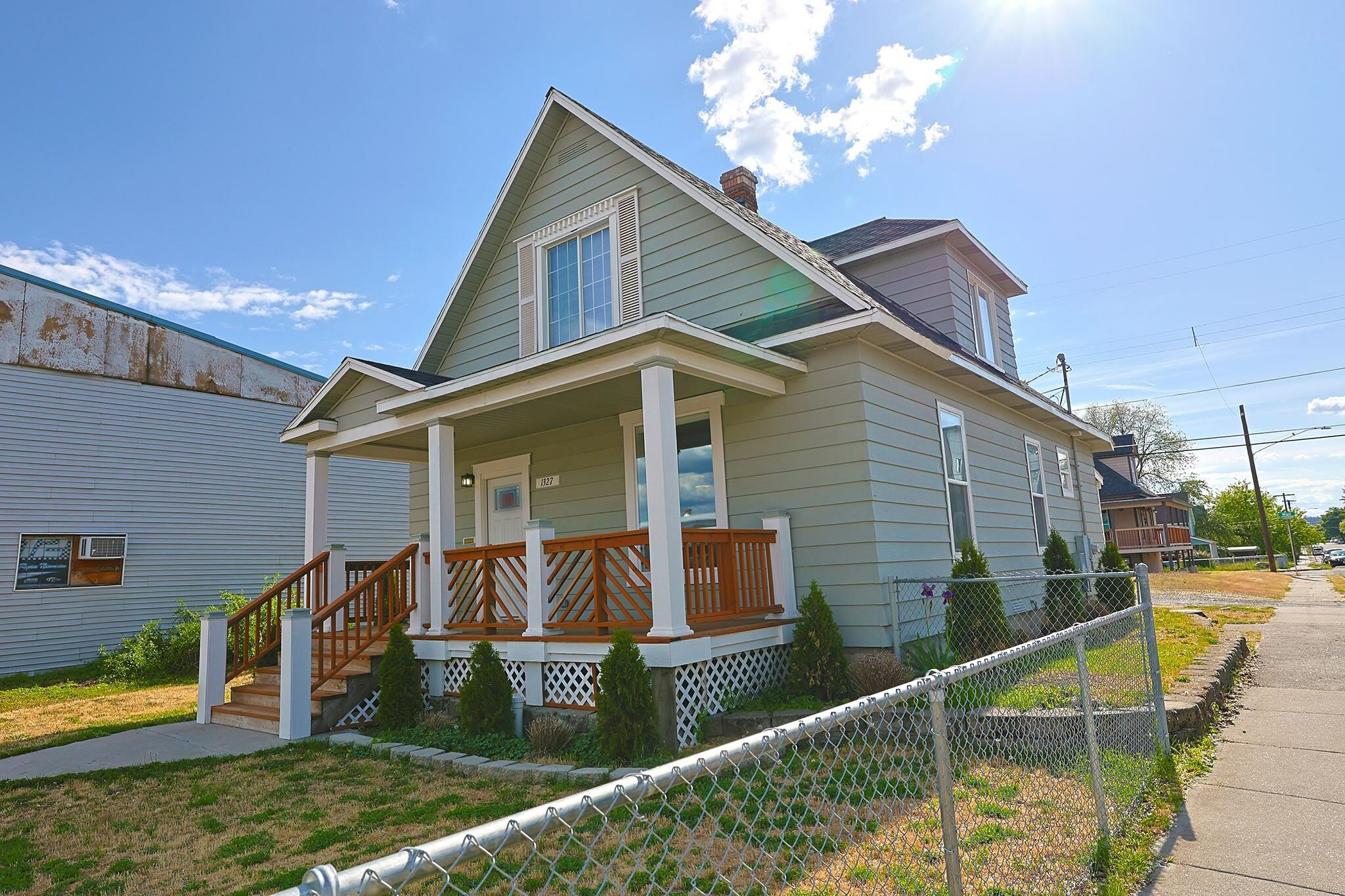 Property Photo: 1327 N Howard St WA 99201