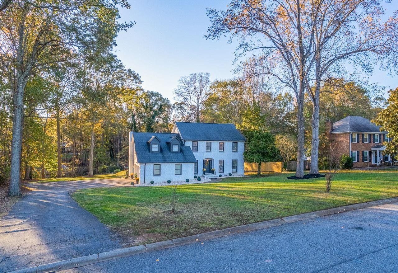 Property Photo: 204 Thornhill Drive SC 29301