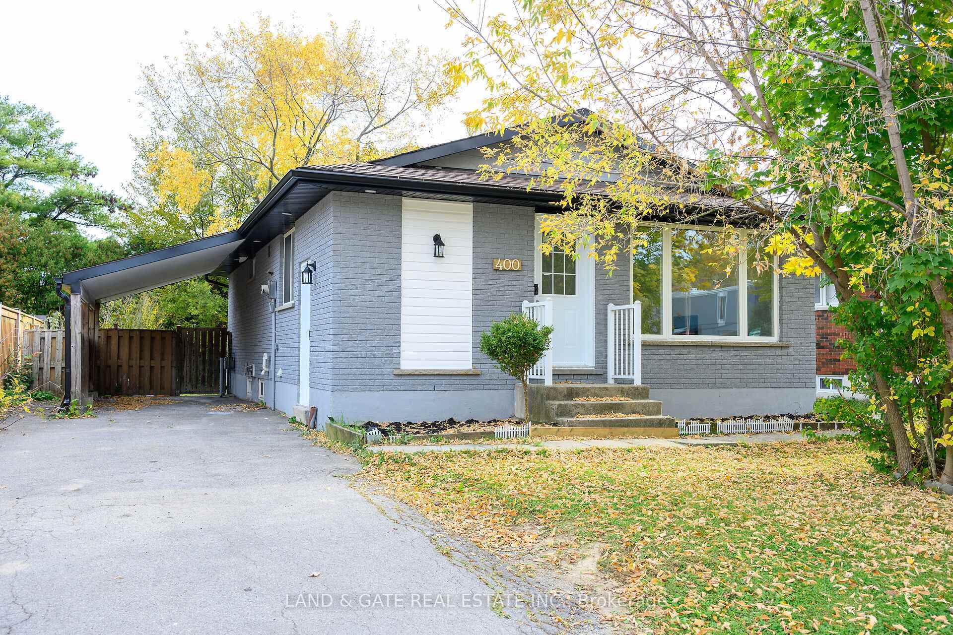 Photo de la propriété: 400 Limeridge Road W ON L9C 2V5