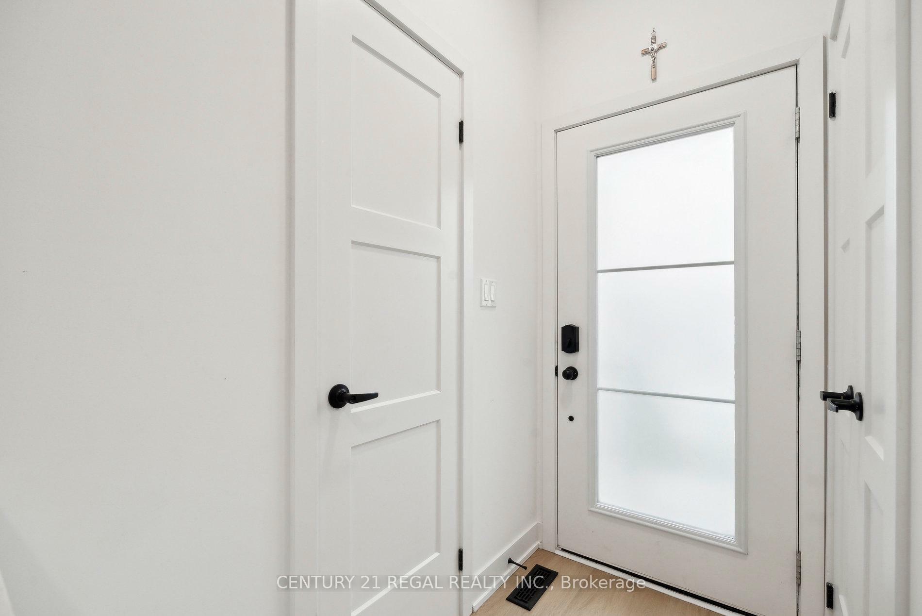Photo de la propriété: 24 Wheatfield Road ON L9J 0C2