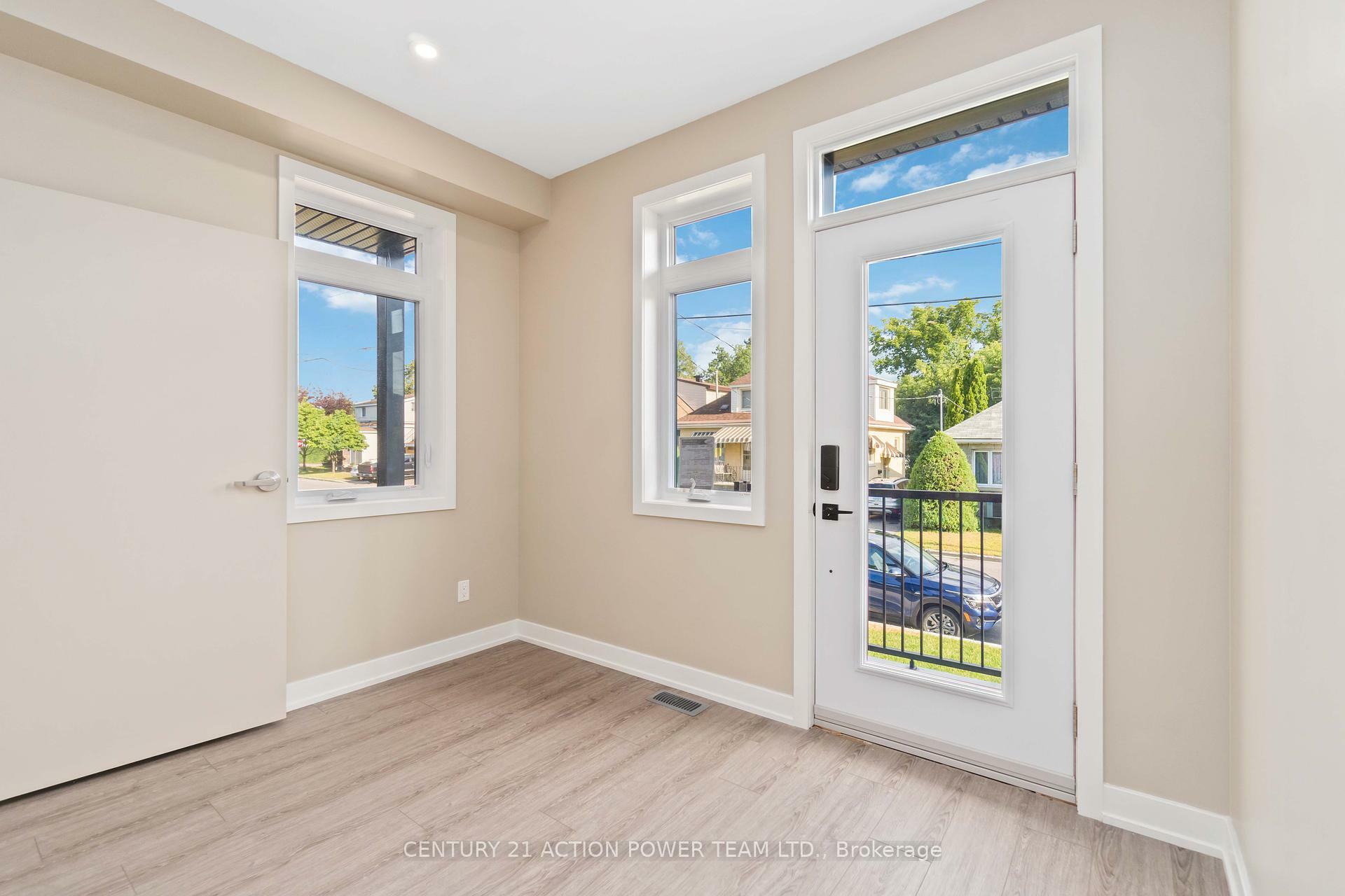 Property Photo: 280 Levis Avenue 1 ON K1L 6H6