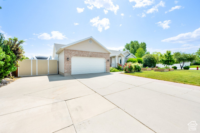 Property Photo: 7215 S Aerie Hill Dr Dr W UT 84081