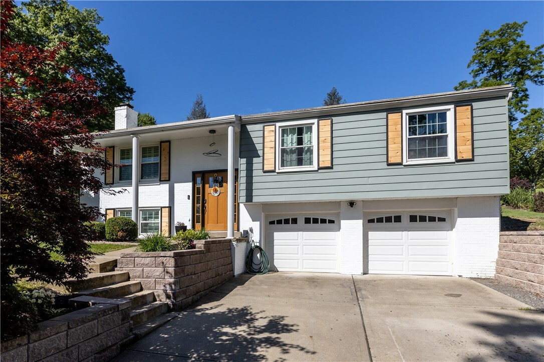 Property Photo: 22 Green Crescent Dr PA 15301