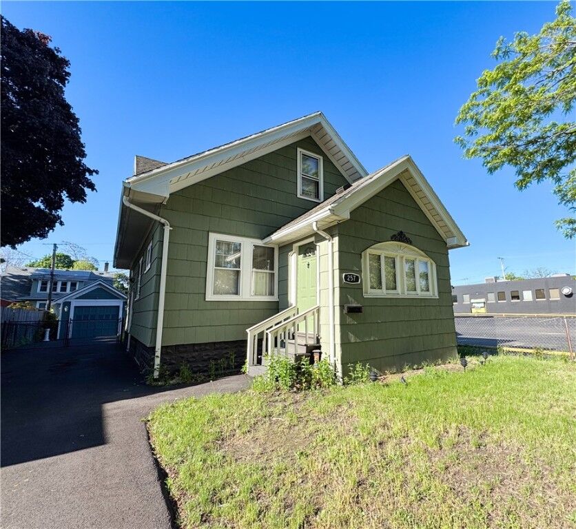 Property Photo: 257 Haviland Park NY 14616