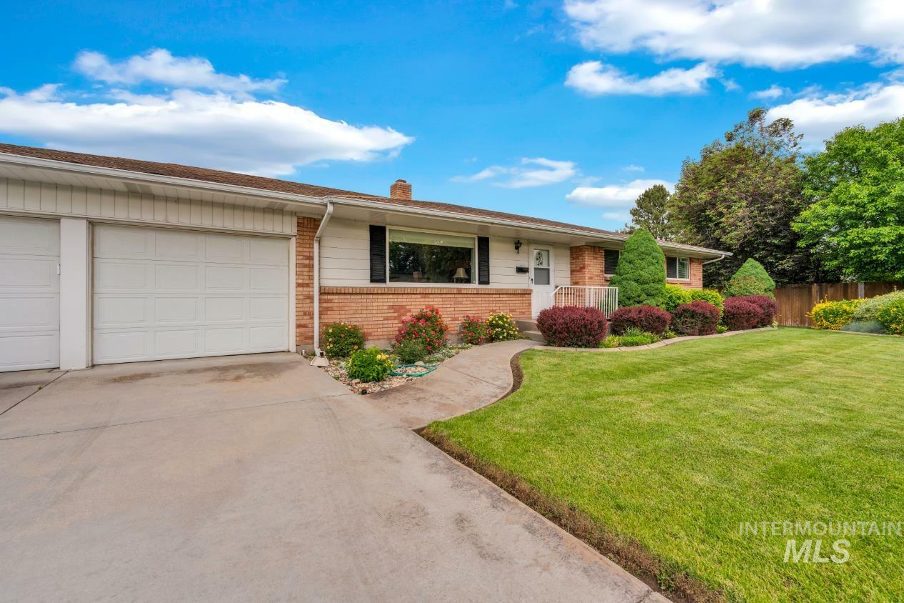 Property Photo: 2917 N Esquire Dr ID 83704-7346