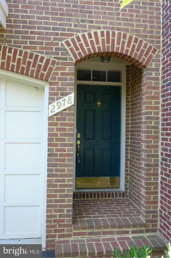 Property Photo: 2978 Thompson Park Lane VA 22031