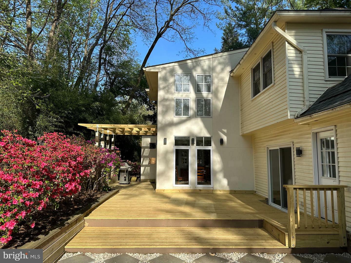 Property Photo: 2014 Mason Hill Drive VA 22307