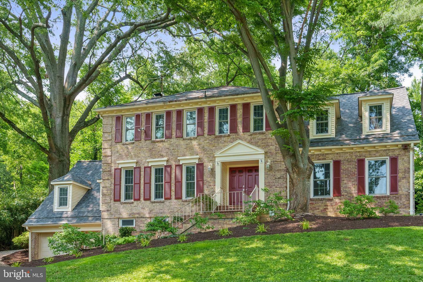 Property Photo: 2014 Mason Hill Drive VA 22307