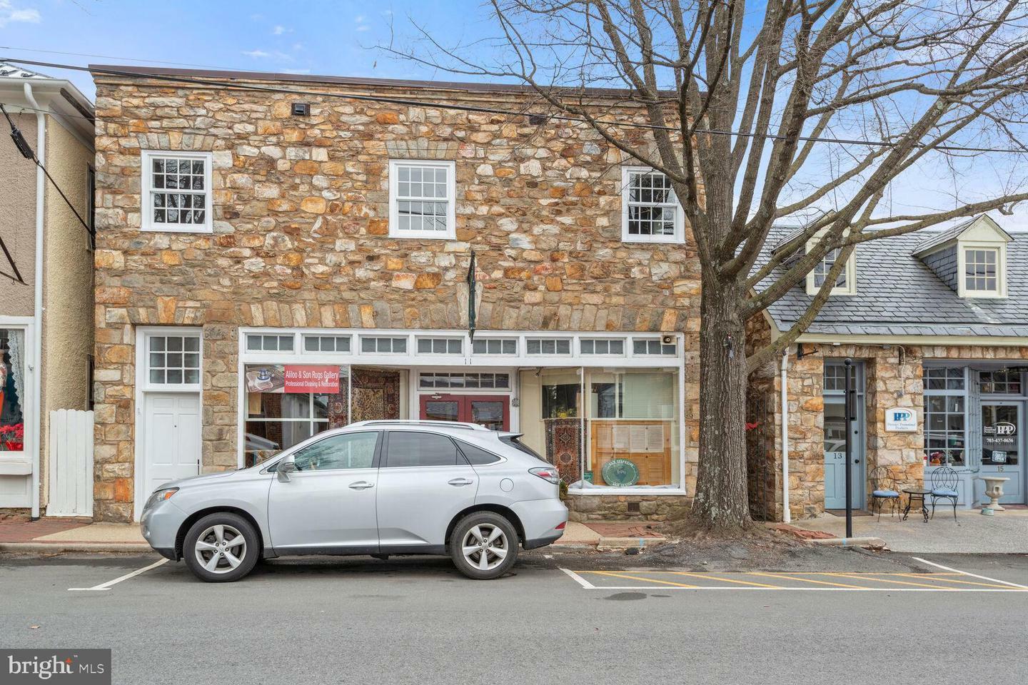 Property Photo: 11 S Madison Street 202 VA 20117